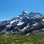 Cime L'est アパート *